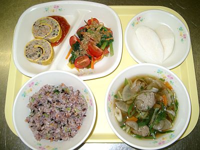 地域の食材24種類を集めた自慢の献立　日本一の給食にの画像