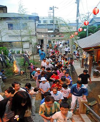 現在の駒まねは毎年7月25日に開催されているの画像