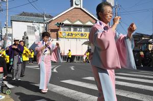 踊りは飛び入り参加大歓迎01