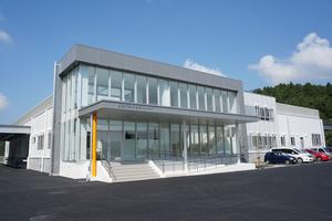 学校給食センター(右)