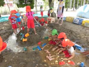 八日市場幼稚園戸外遊び３
