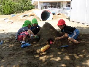 八日市場幼稚園砂場遊び