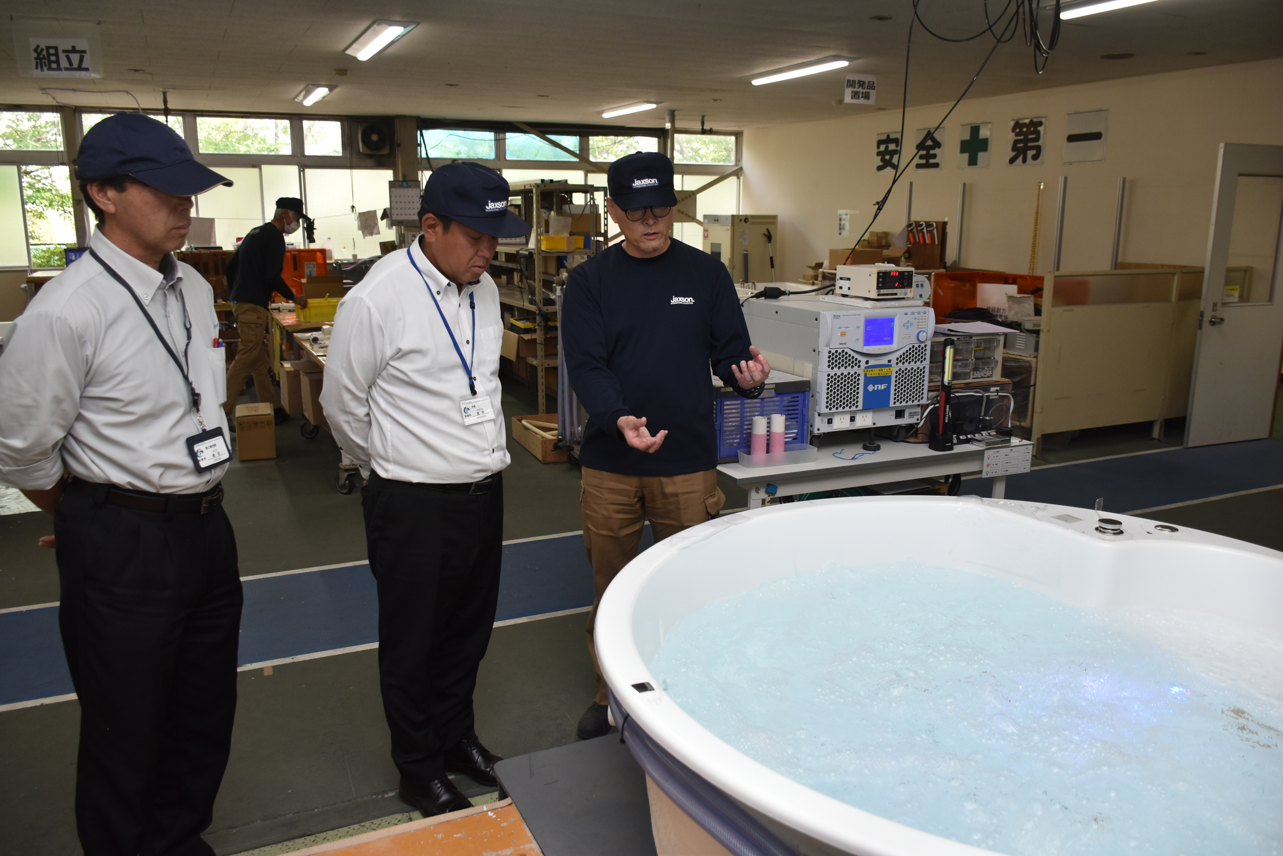 バスタブの検査工程